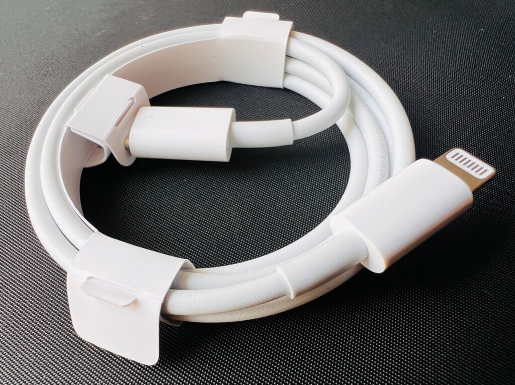 کابل شارژر آیفون 13 